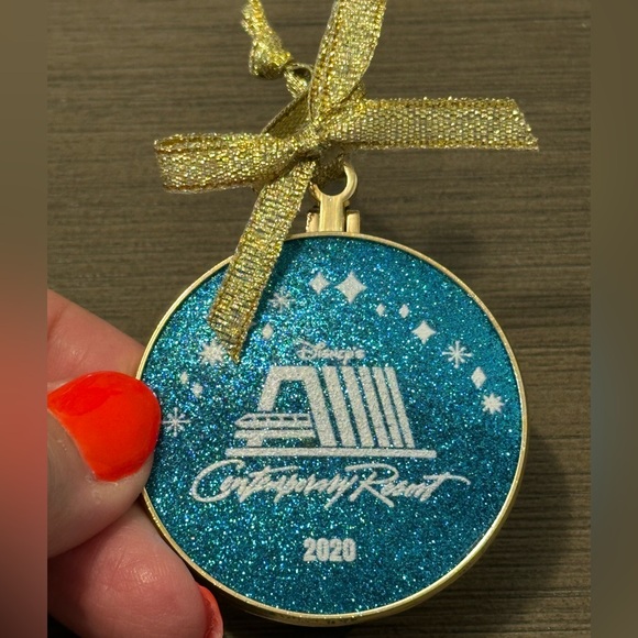 Disney Contemporary Resort Gingerbread Collection Ornament Pin- 2020- Cinderella - Picture 1 of 4